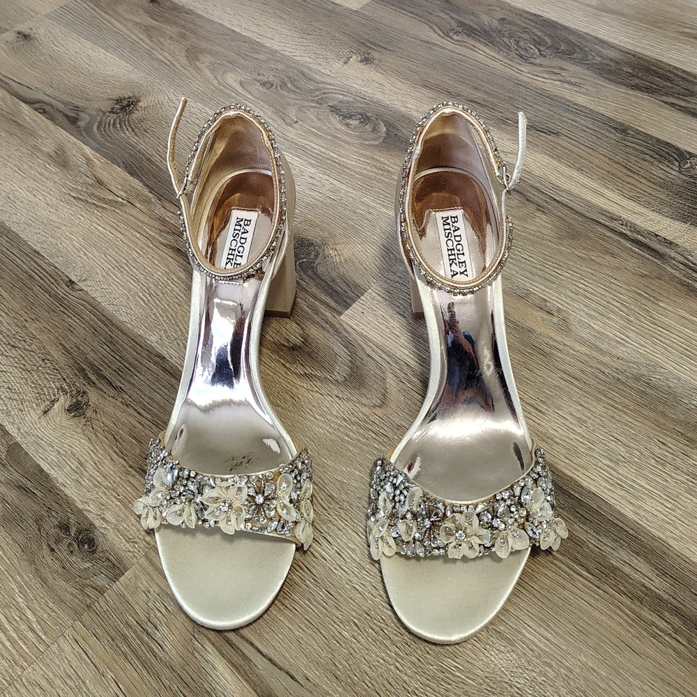 Ladies Size 10 Satin Rhinestone Floral Fairy Princess Formal Dress Sandals - Picture 3 of 8